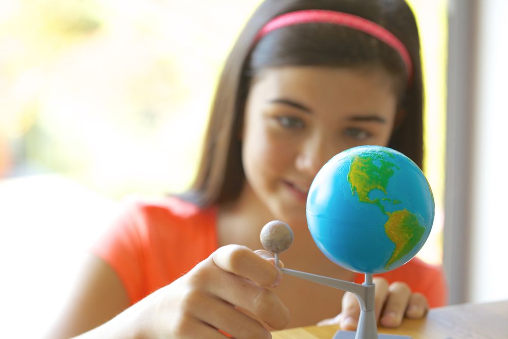 4M KidzLabs Earth Moon Model Making Kit