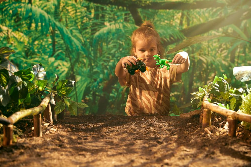 SNAP N PLAY DINO VS TRUCKS ASSORTMENT