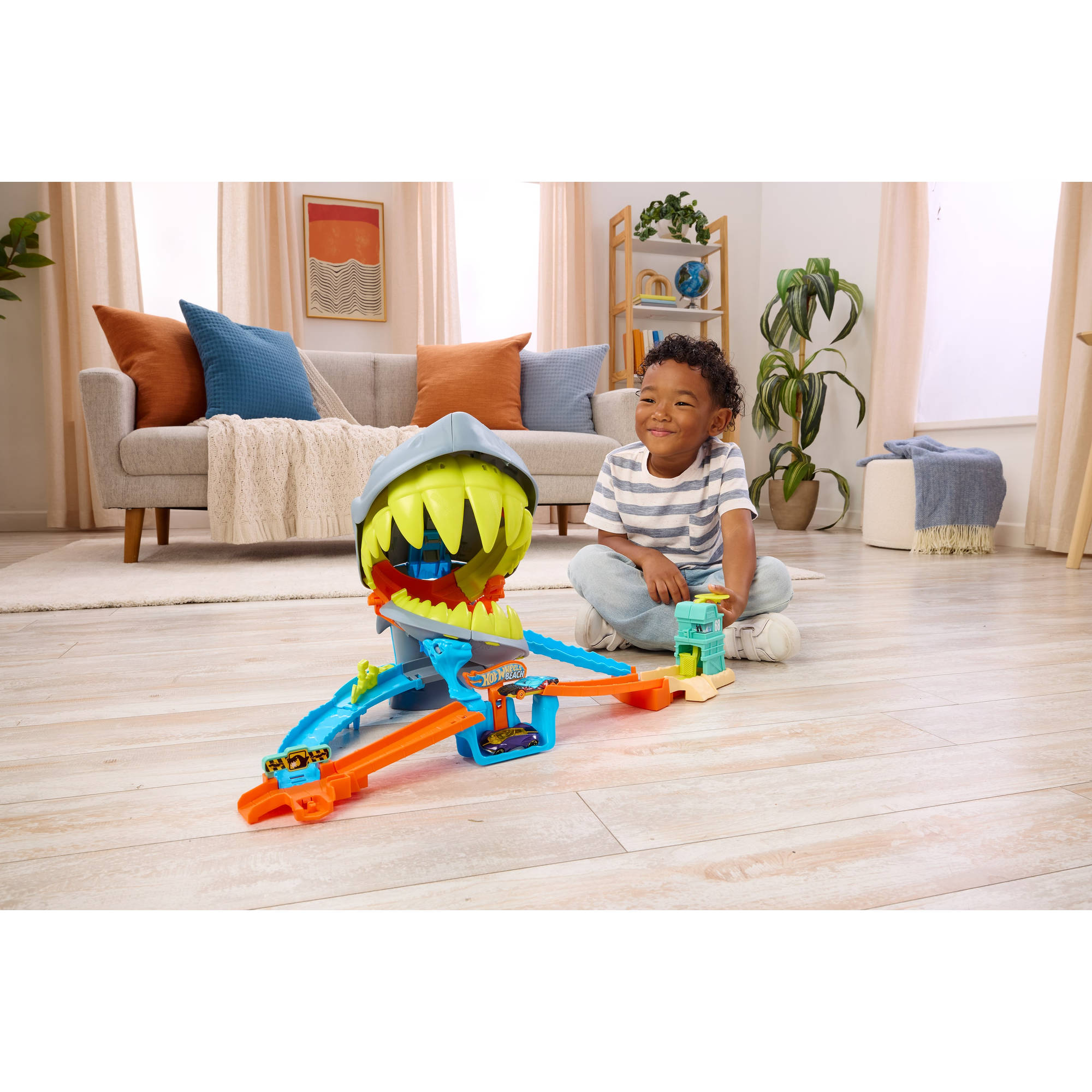 Hot Wheels City Shark Chomp Beach Playset