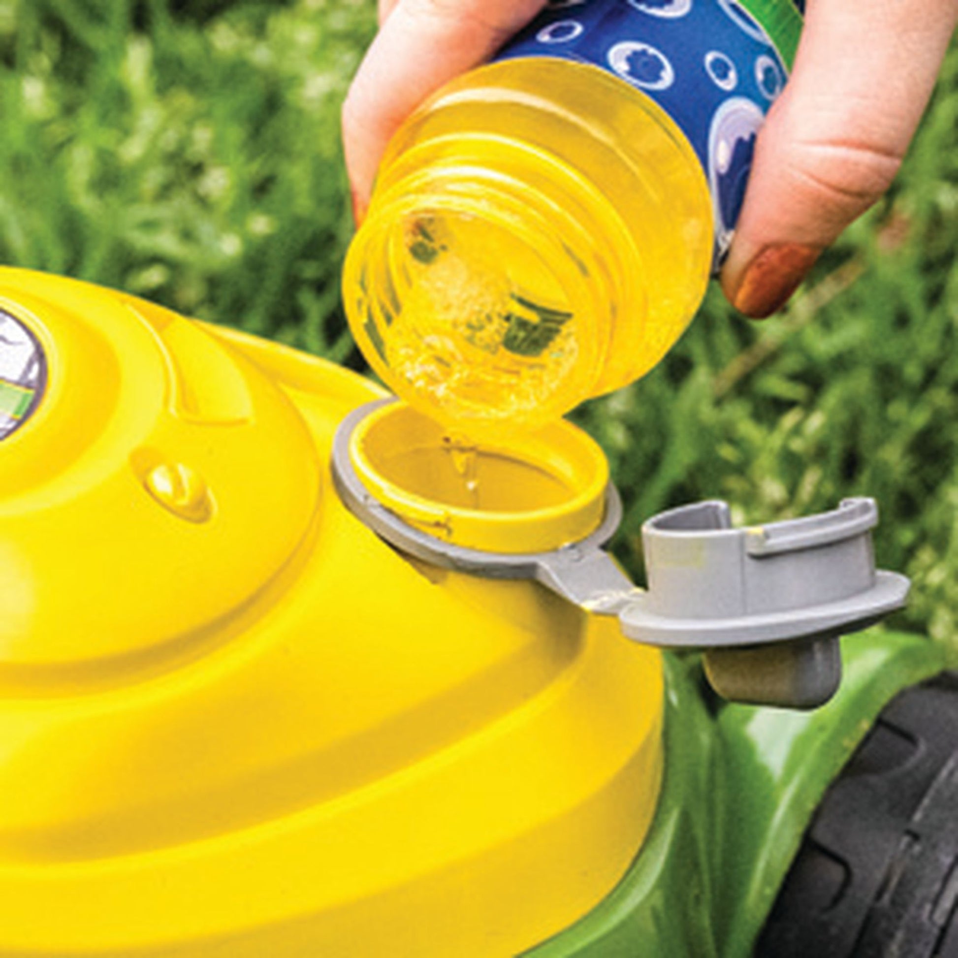 John Deere Bubble 'N' Go Mower Combo - Toyworld NZ