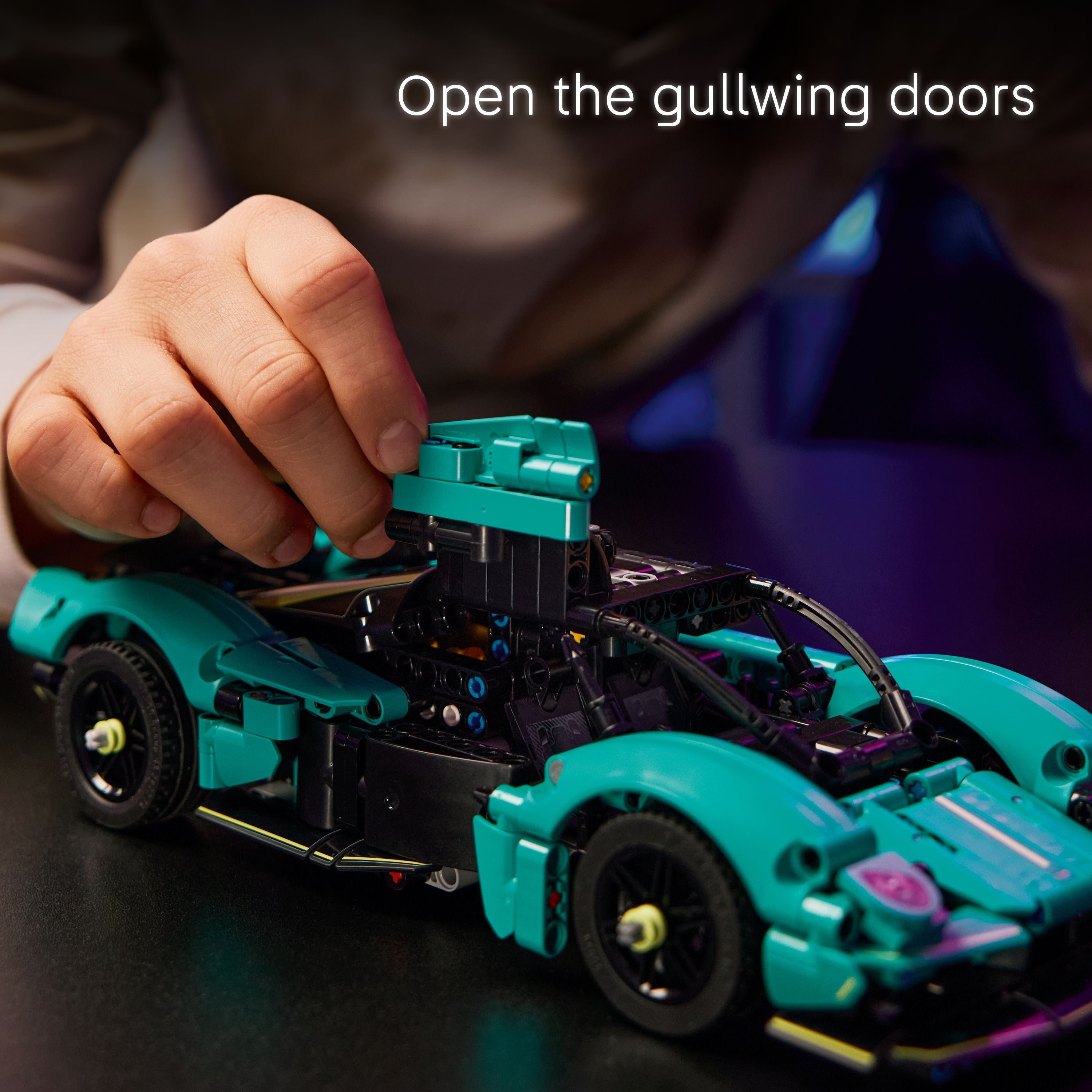 LEGO 42208 Technic Aston Martin Valkyrie
