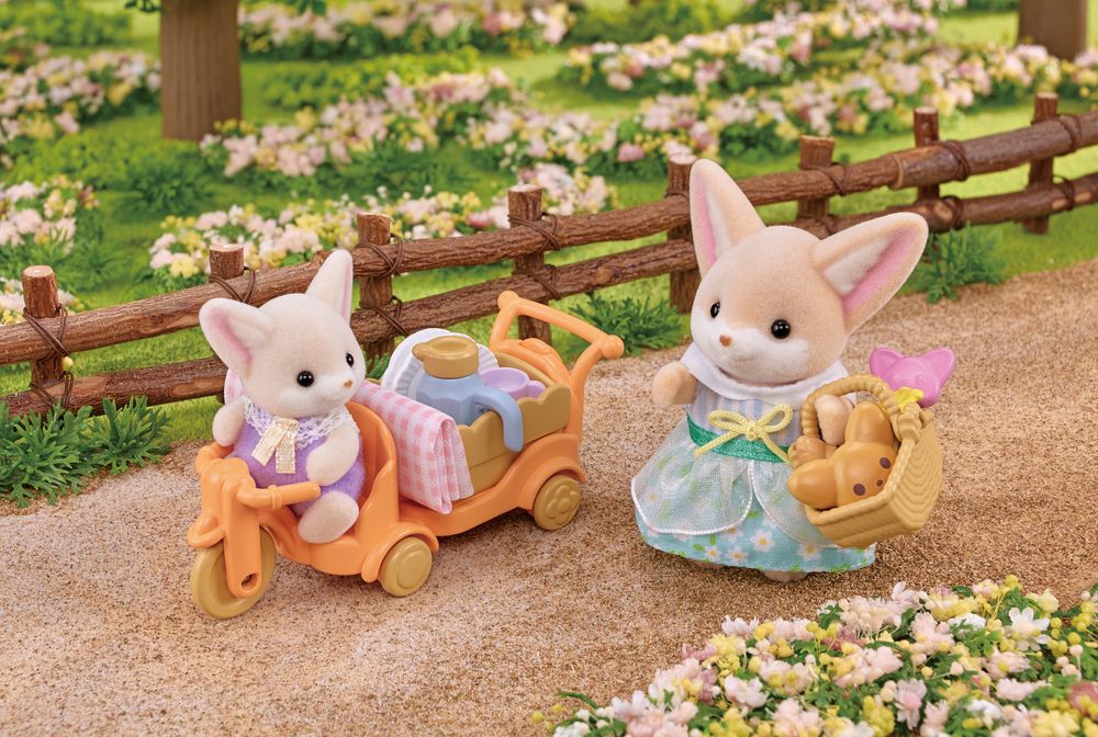 Sylvanian Families Sunny Picnic Set - Fennec Fox Sister & Baby