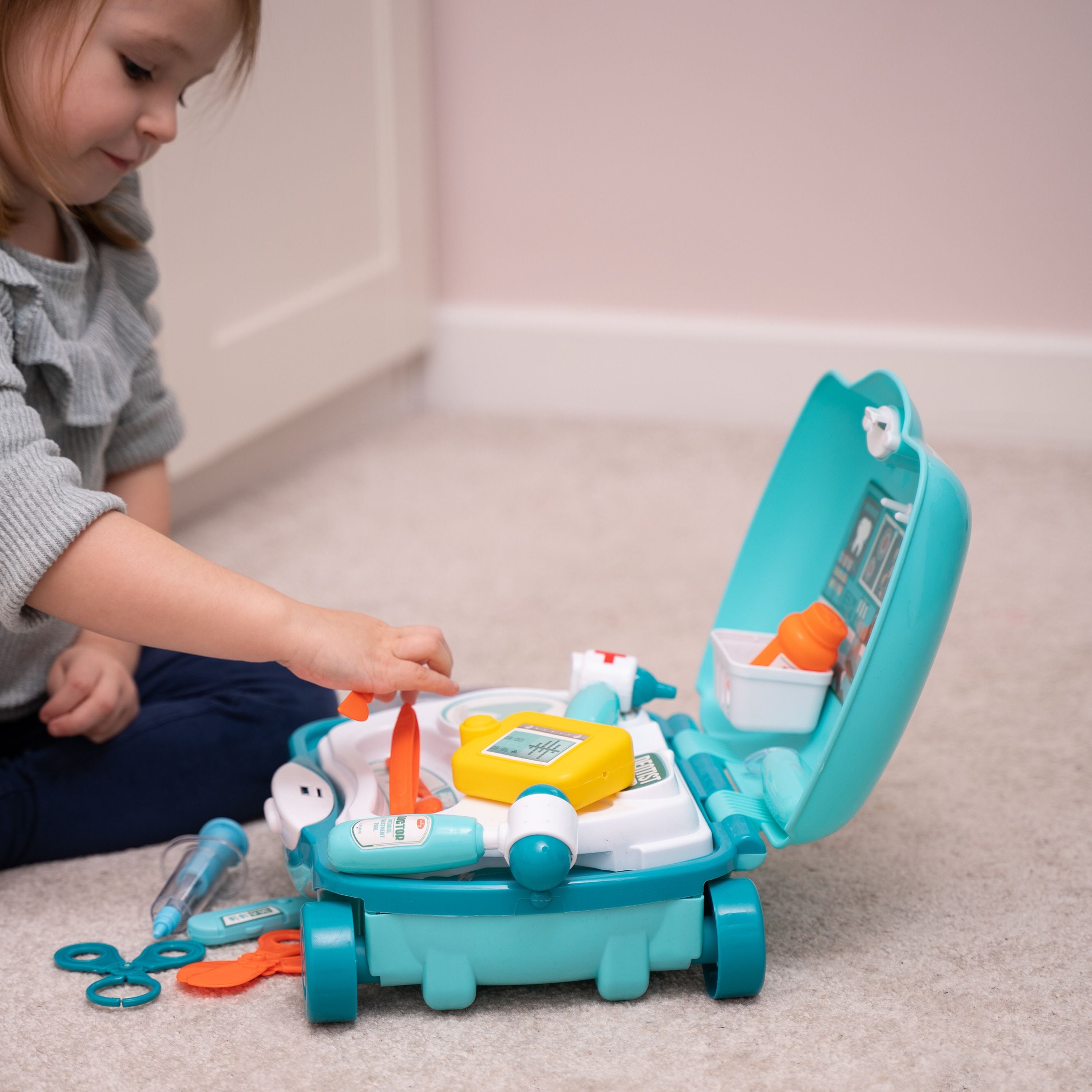 Little Dentist Wheelie Suitcase Kit