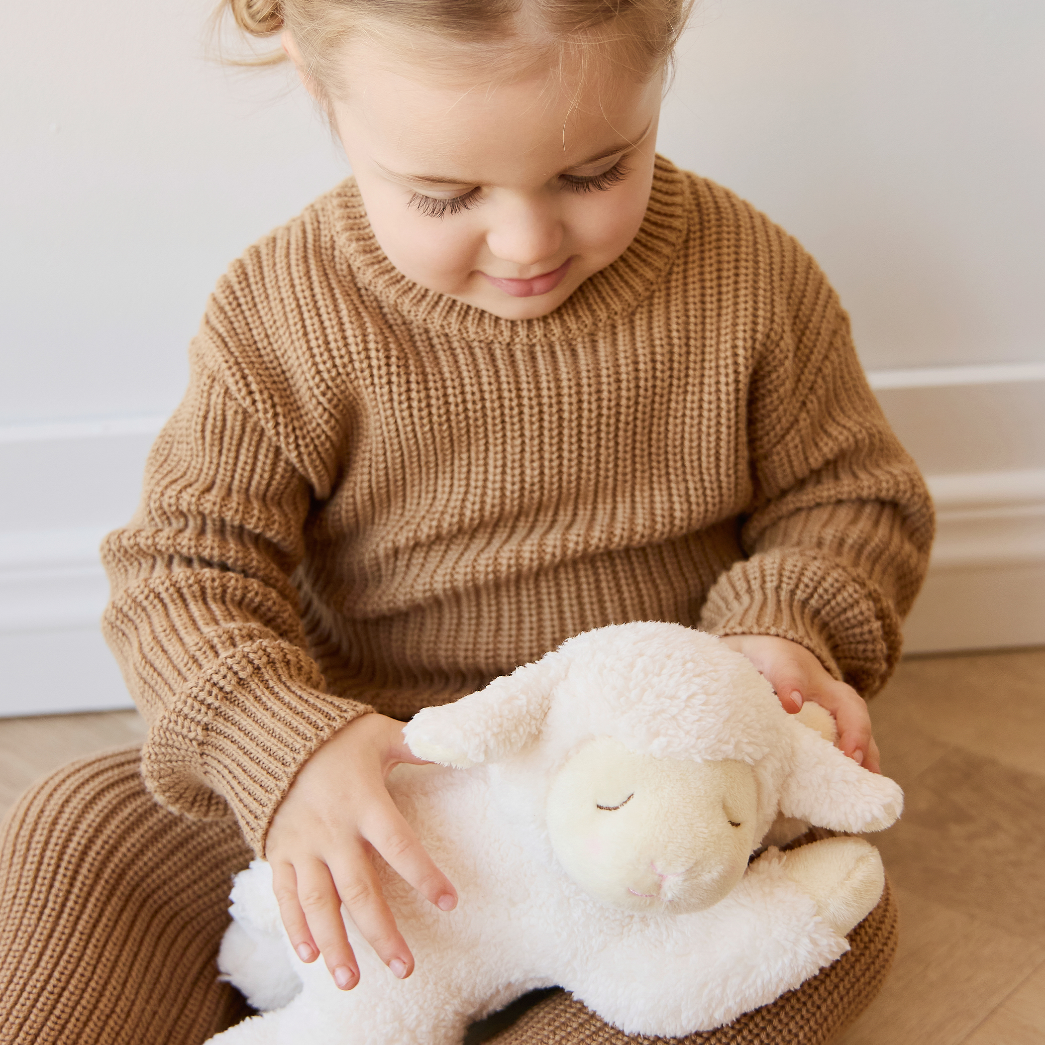 Snuggle Bunnies - Lambie