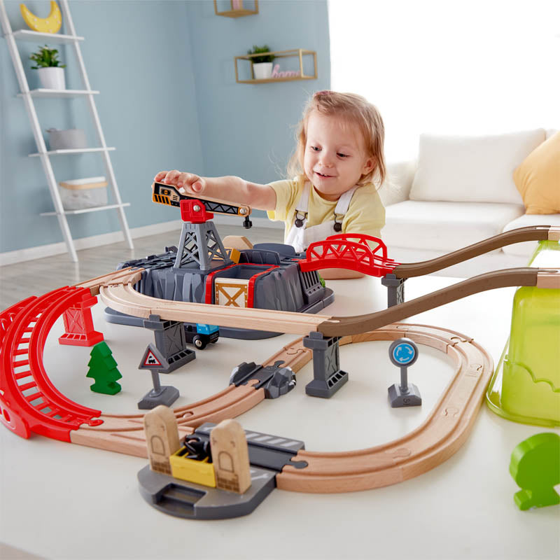 Hape 50 Piece Railway Bucket Builder Set