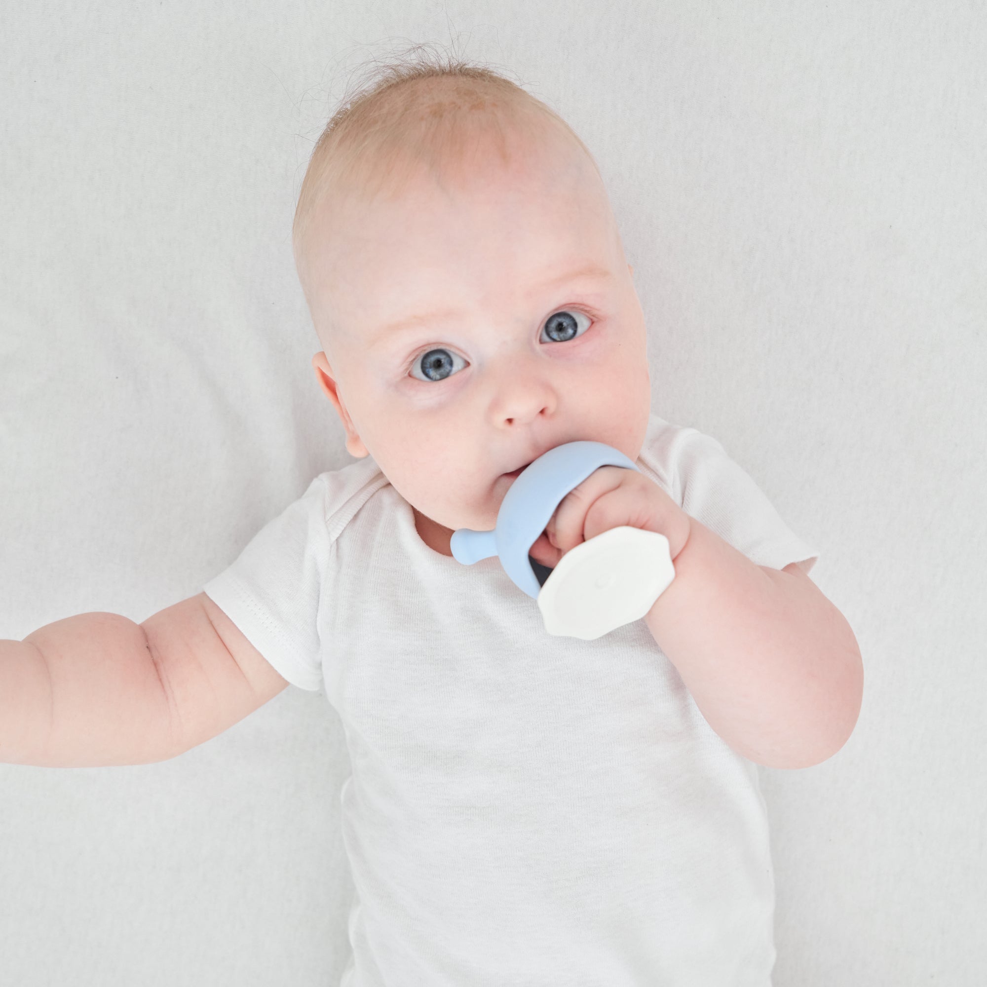 Mombella Mushroom Soothing Teether Pink