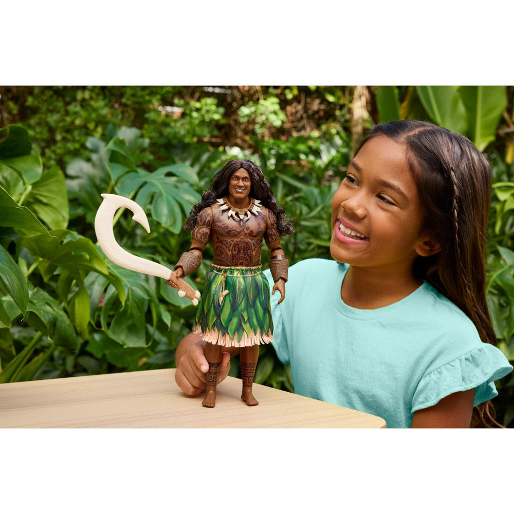 Child playing with the Disney Moana Live Action - Maui Doll