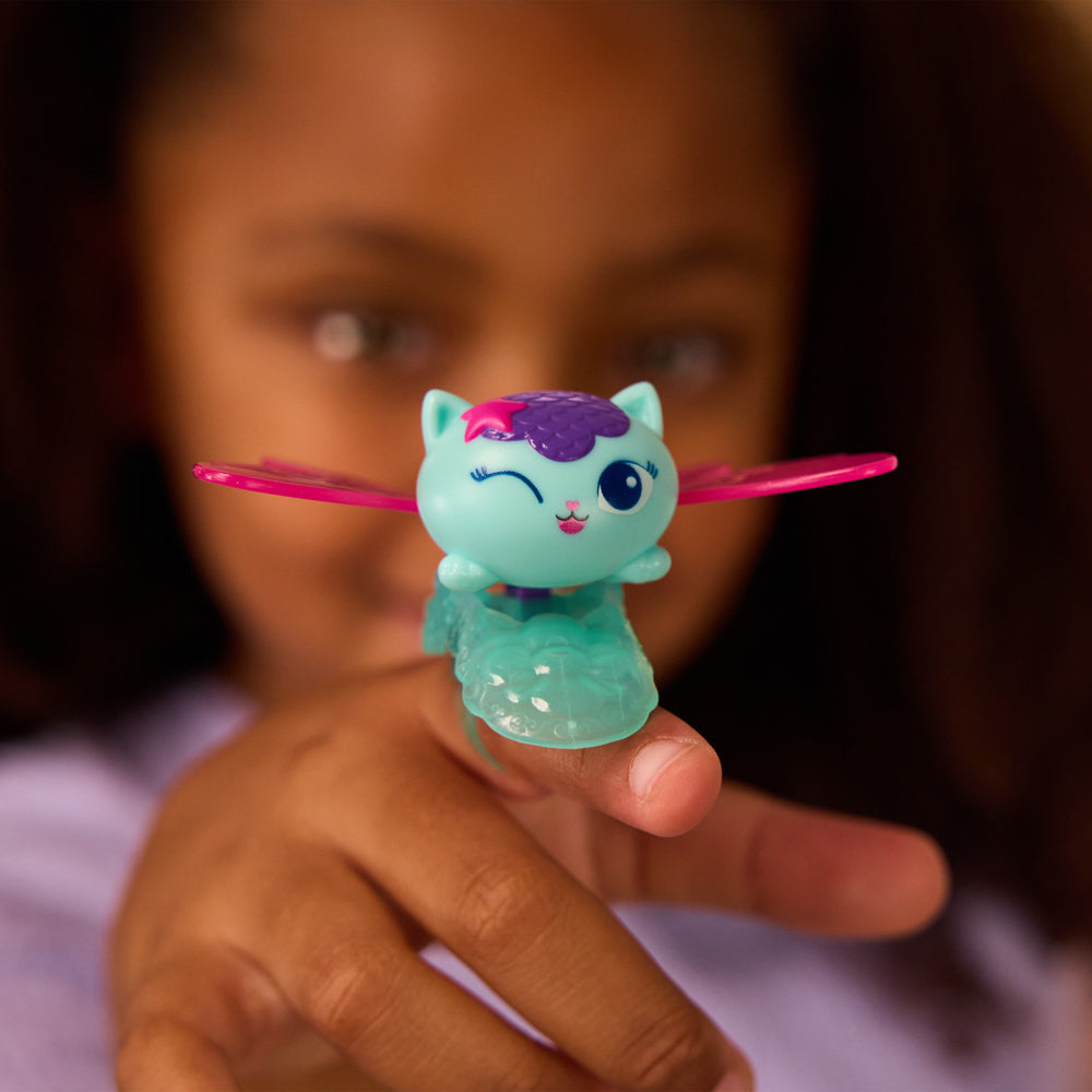 Child wearing the Gabby's Dollhouse Fairylandia Flutter-riffic Fairy Ring - Mercat