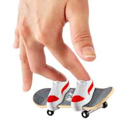 Hot Wheels Skate Fingerboard + Shoe Multipack Tricked Out