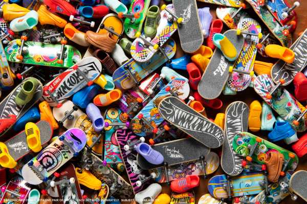Hot Wheels Skate Fingerboard + Shoe Multipack Tricked Out