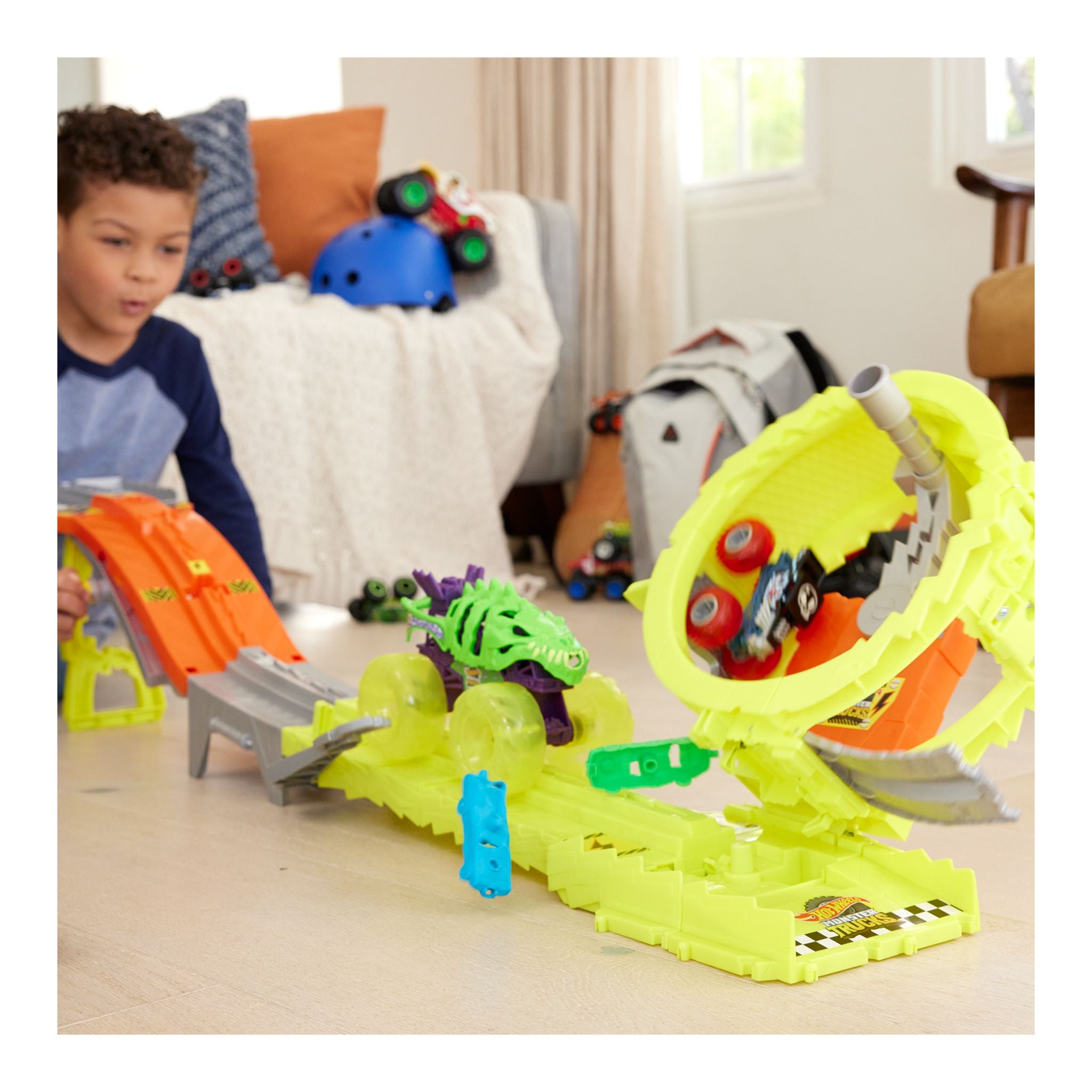 Hot Wheels Monster Trucks Power Smashers Chase Challenge Trackset