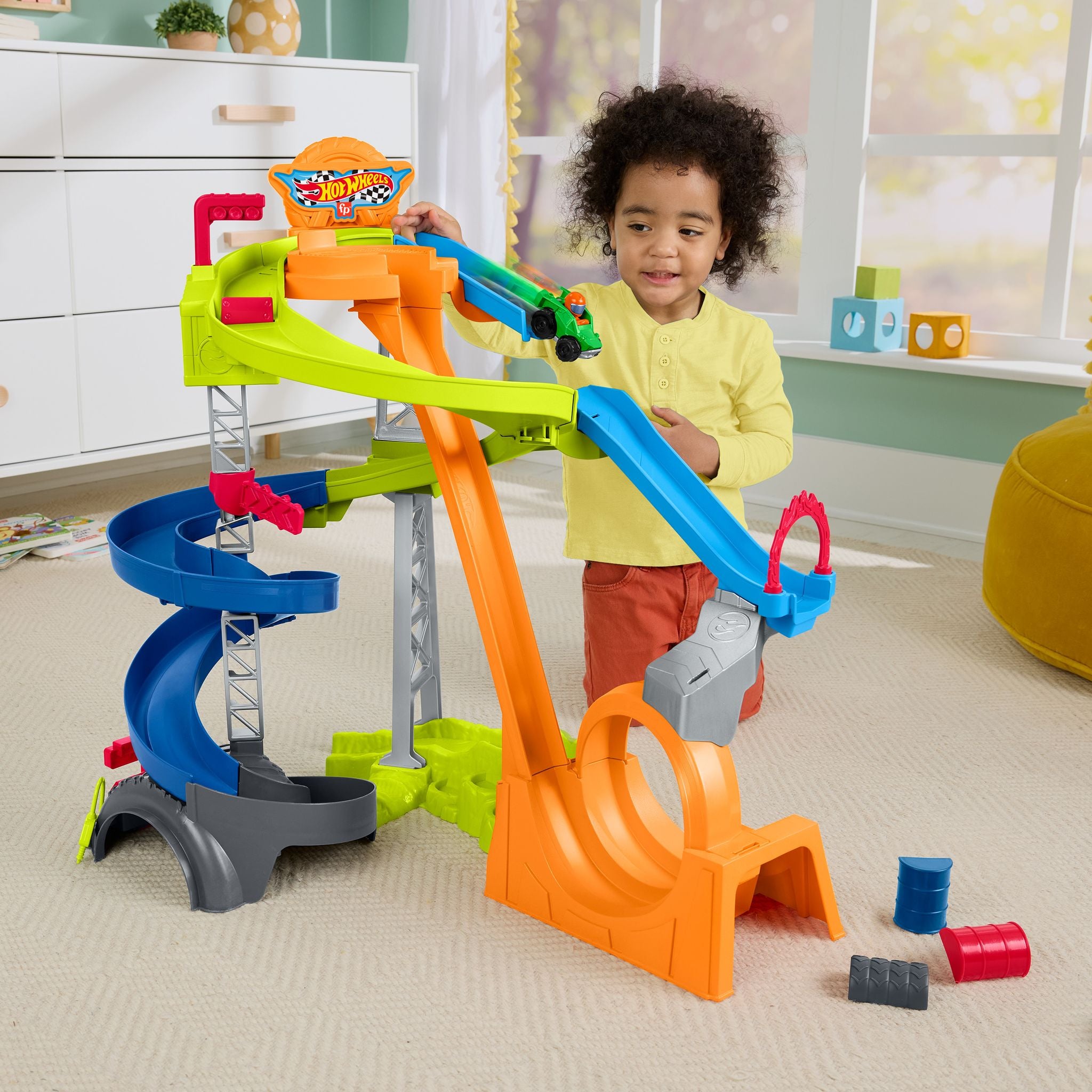 Fisher-Price Little People Hot Wheels Spiral Stunt Speedway