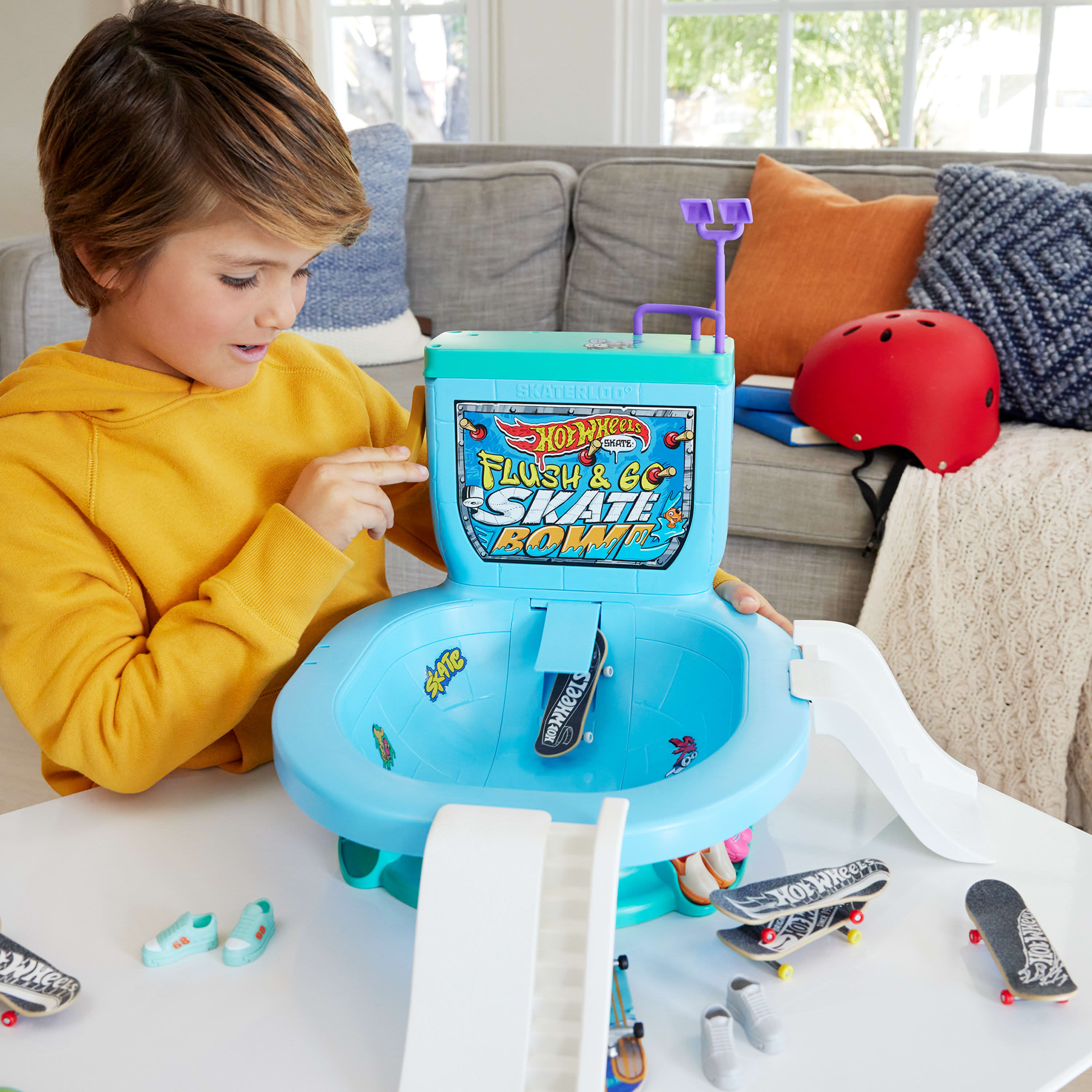 Hot Wheels Skate Flushin' Toilet Skate Bowl Playset
