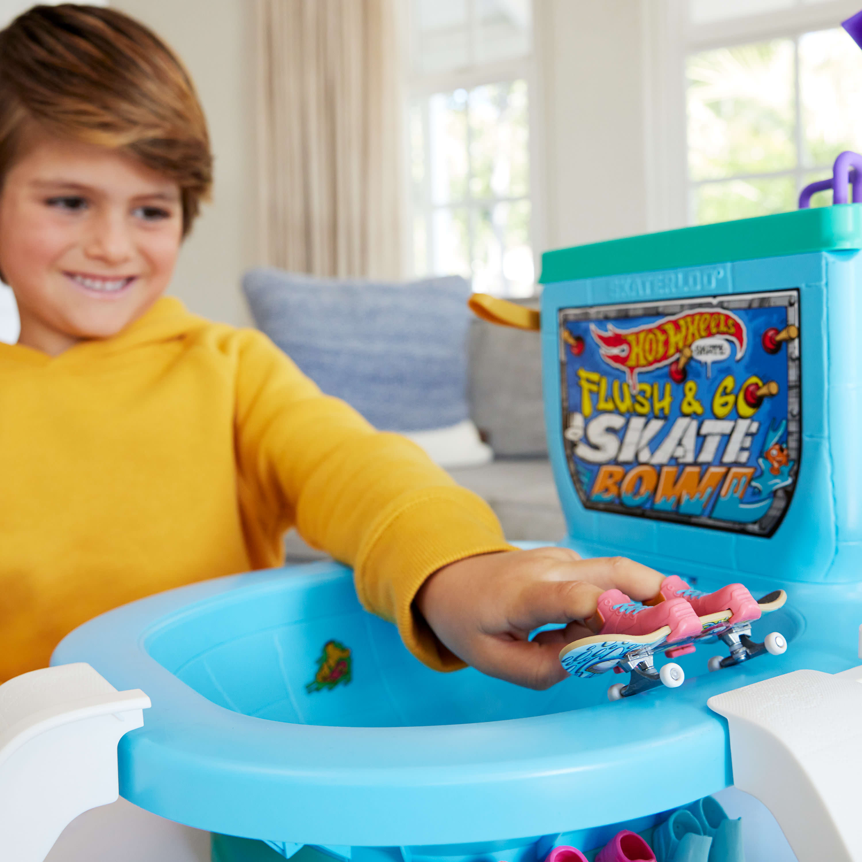 Hot Wheels Skate Flushin' Toilet Skate Bowl Playset