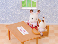 SYLVANIAN FAMILIES FAMILY TABLE AND CHAIRS