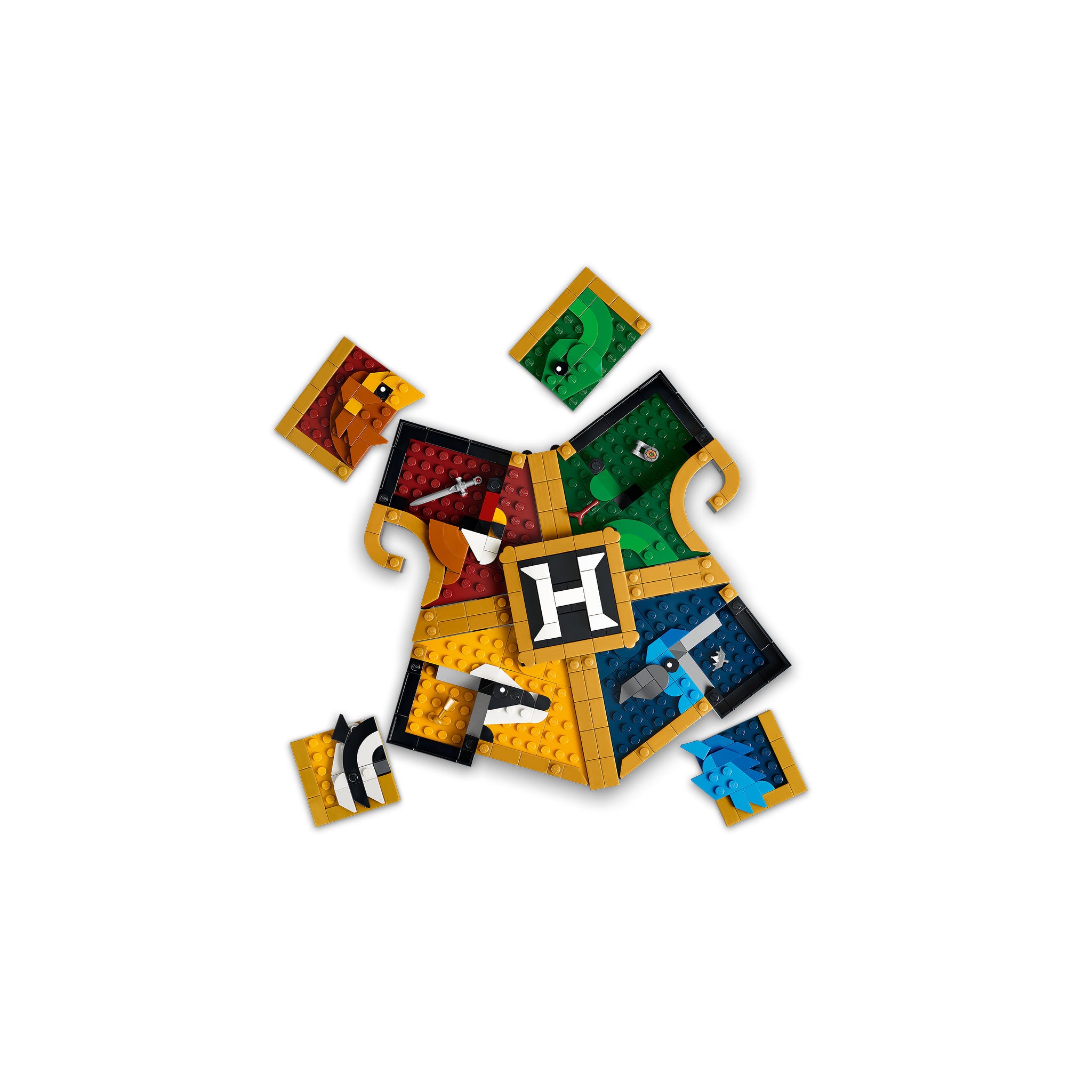 LEGO 76462 Harry Potter Hogwarts House Crest, being assembled