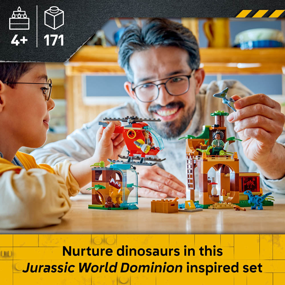 Man and son building the LEGO 77981 Jurassic World Velociraptor, Stegosaurus & Pteranodon Rescue set