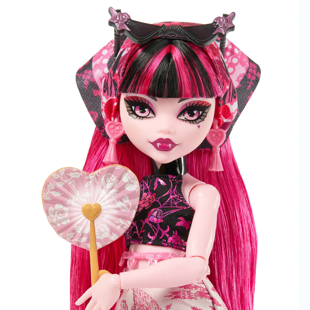 Monster High Skulltimate Secrets Gore-geous Oasis Series 7 Draculaura doll