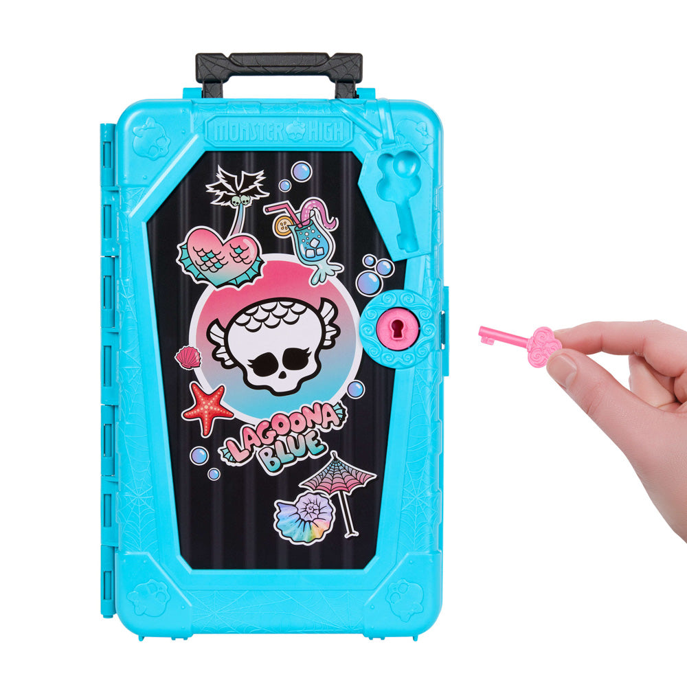 Suitcase in the Monster High Skulltimate Secrets Gore-geous Oasis Series 7 Lagoona Blue doll