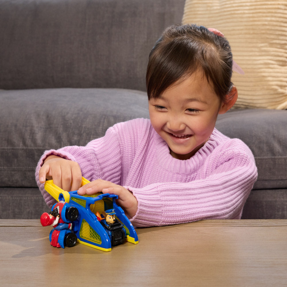 Child playing with the PAW Patrol Pup Squad Launchers - Chase toy cars