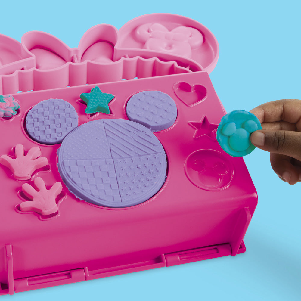 Child making shapes with the Play-Doh Disney Junior Mickey Mouse Clubhouse Minnie On-The-Go Bakery Playset