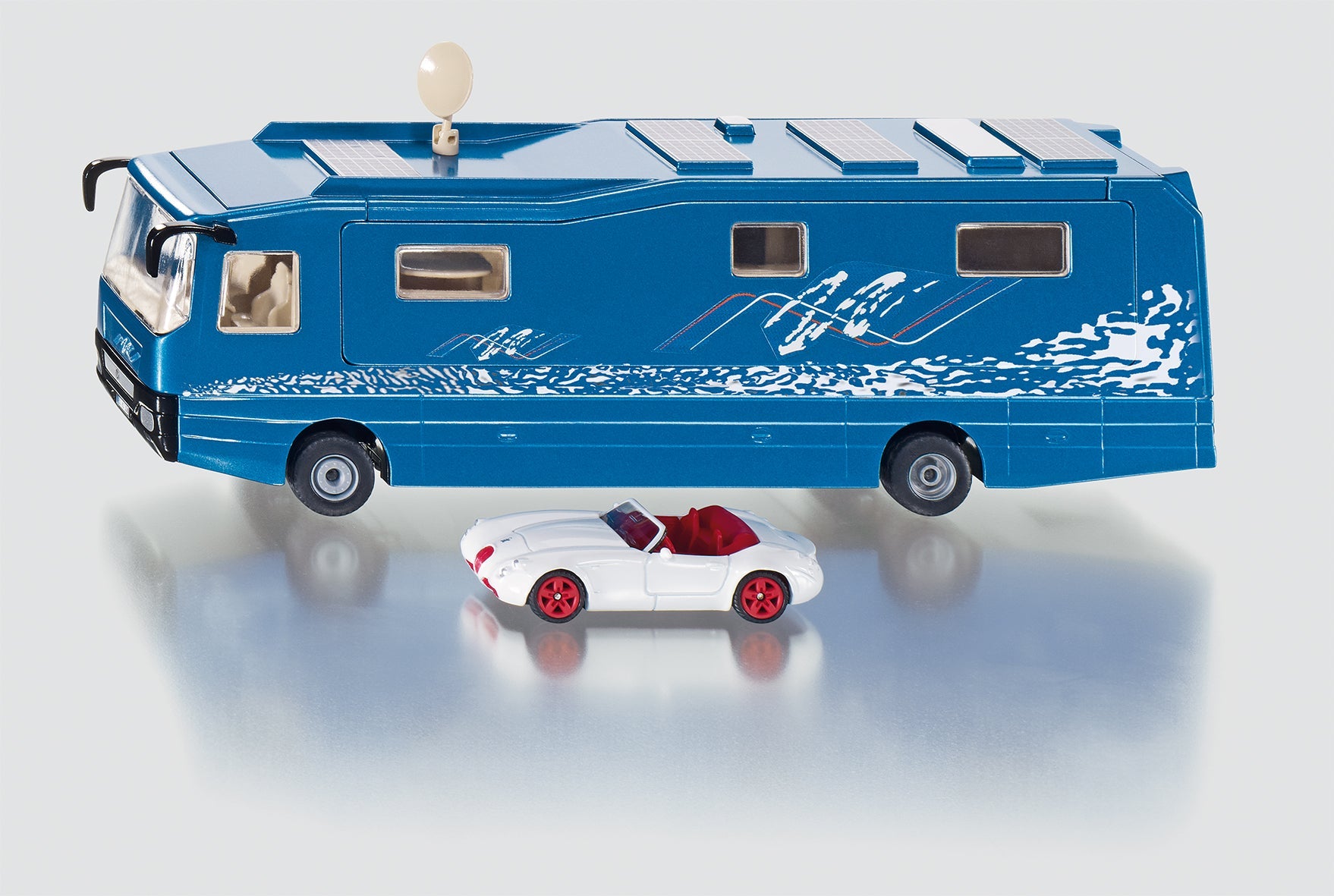Siku 1943 1:50 Volkner Mobil Performance Bus With Roadster
