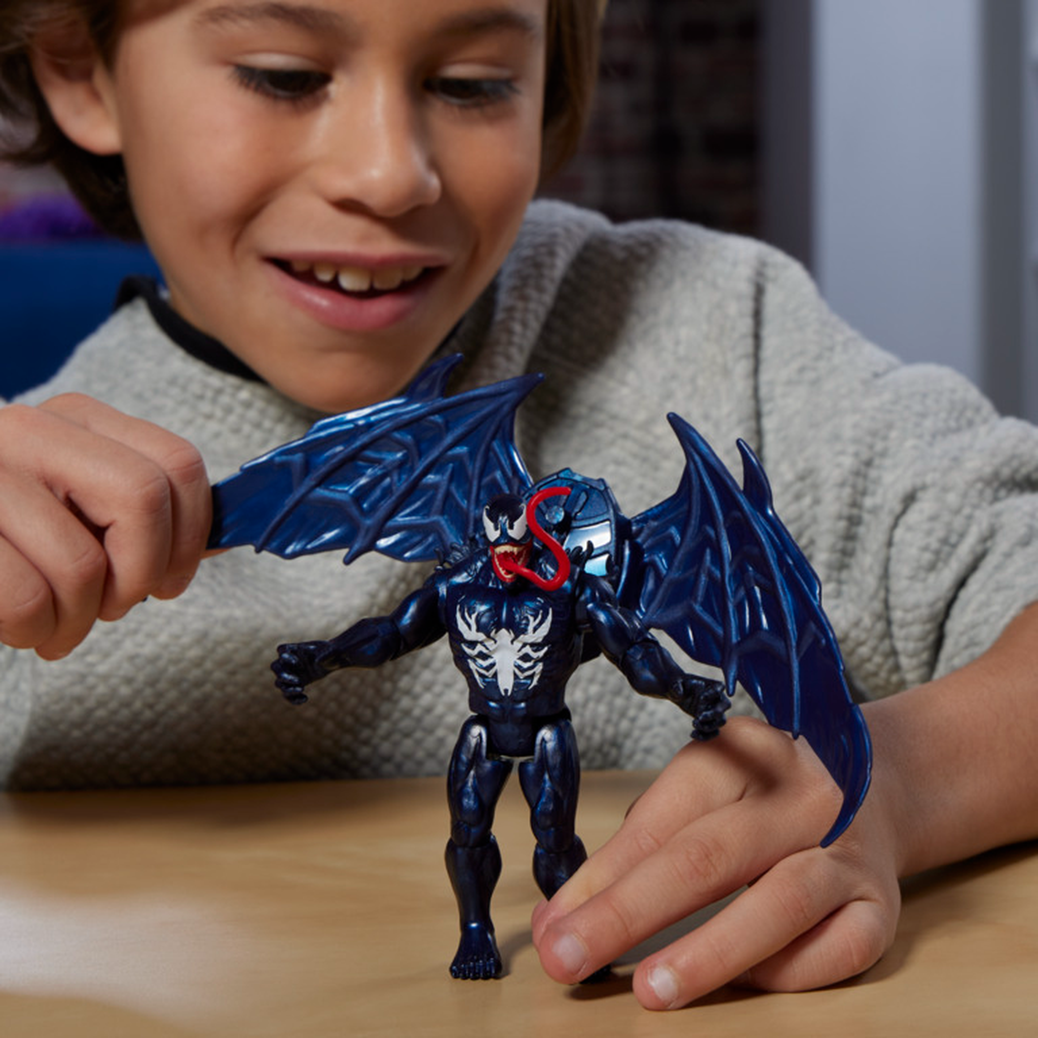 Marvel Spider-Man Venomversus: Venom - 4 Inch Deluxe Action Figure