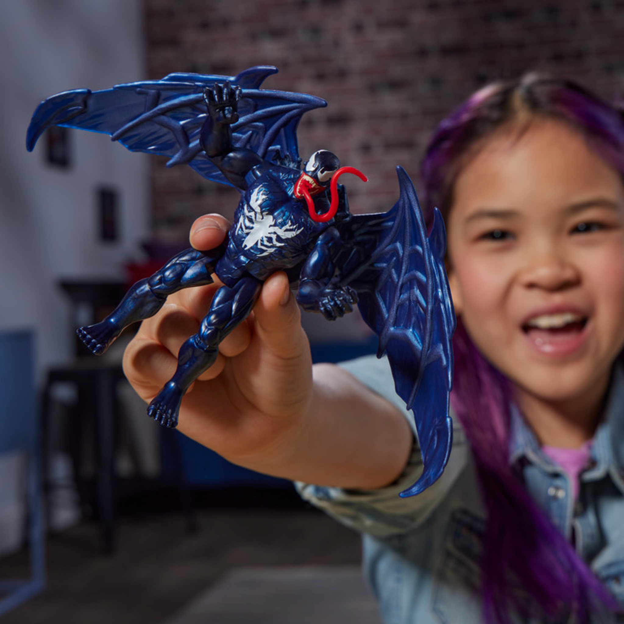 Marvel Spider-Man Venomversus: Venom - 4 Inch Deluxe Action Figure