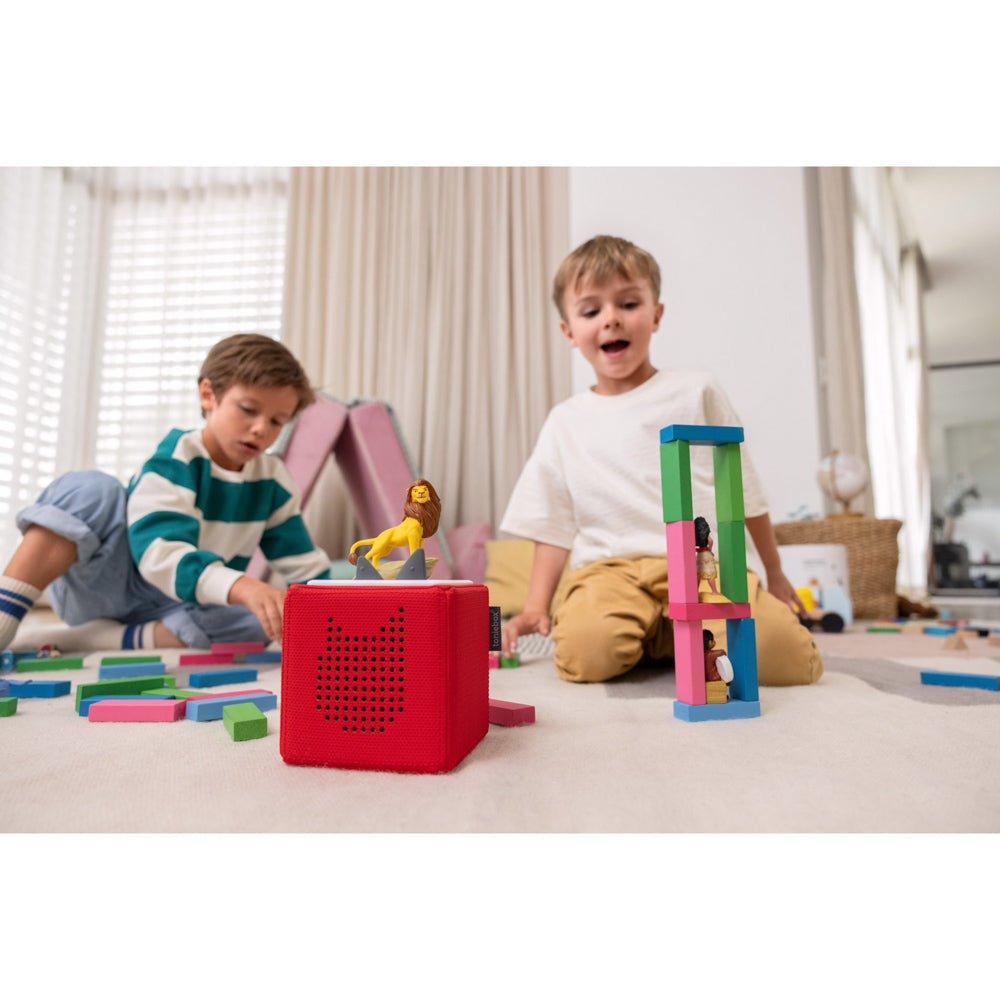 Children playing with the Tonies Audio Character - Disney Lion King Simba