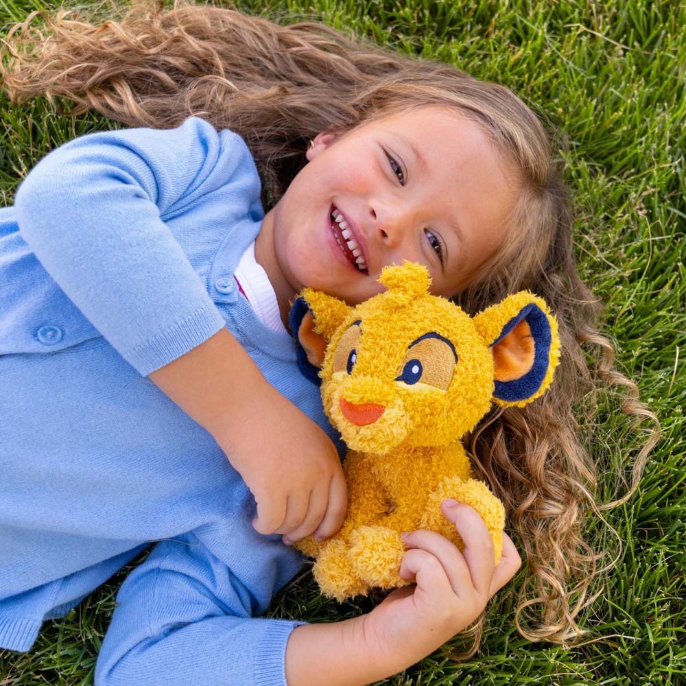 Child playing with the Tonies Cuddle Tonie  - Simba plush figure