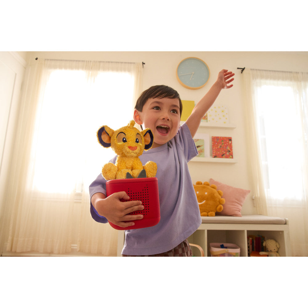 Child playing with the Tonies Cuddle Tonie  - Simba plush figure