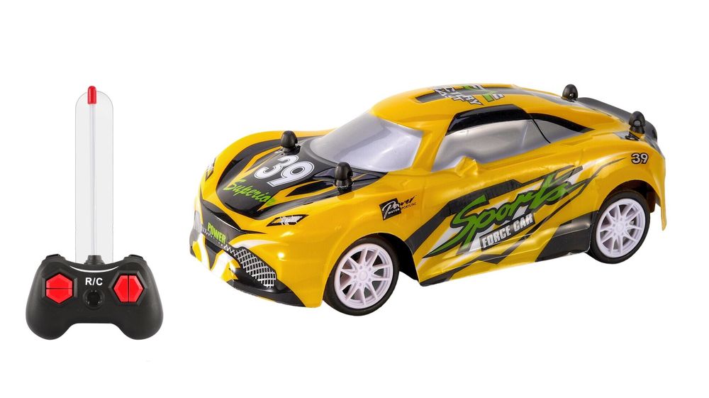 1: 28 Four-Way PVC Car Shell Light Remote Control Car (2 Mixed Colours)